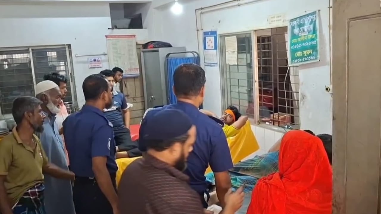 ছেলেসহ ৩ জনকে কুপিয়ে অবসরপ্রাপ্ত কনস্টেবলের মৃত্যু