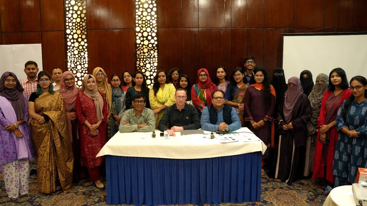 রাজনৈতিক বয়ানগুলোকে সামাজিক মূল্যবোধের সাথে সঙ্গতিপূর্ণ করার তাগিদ