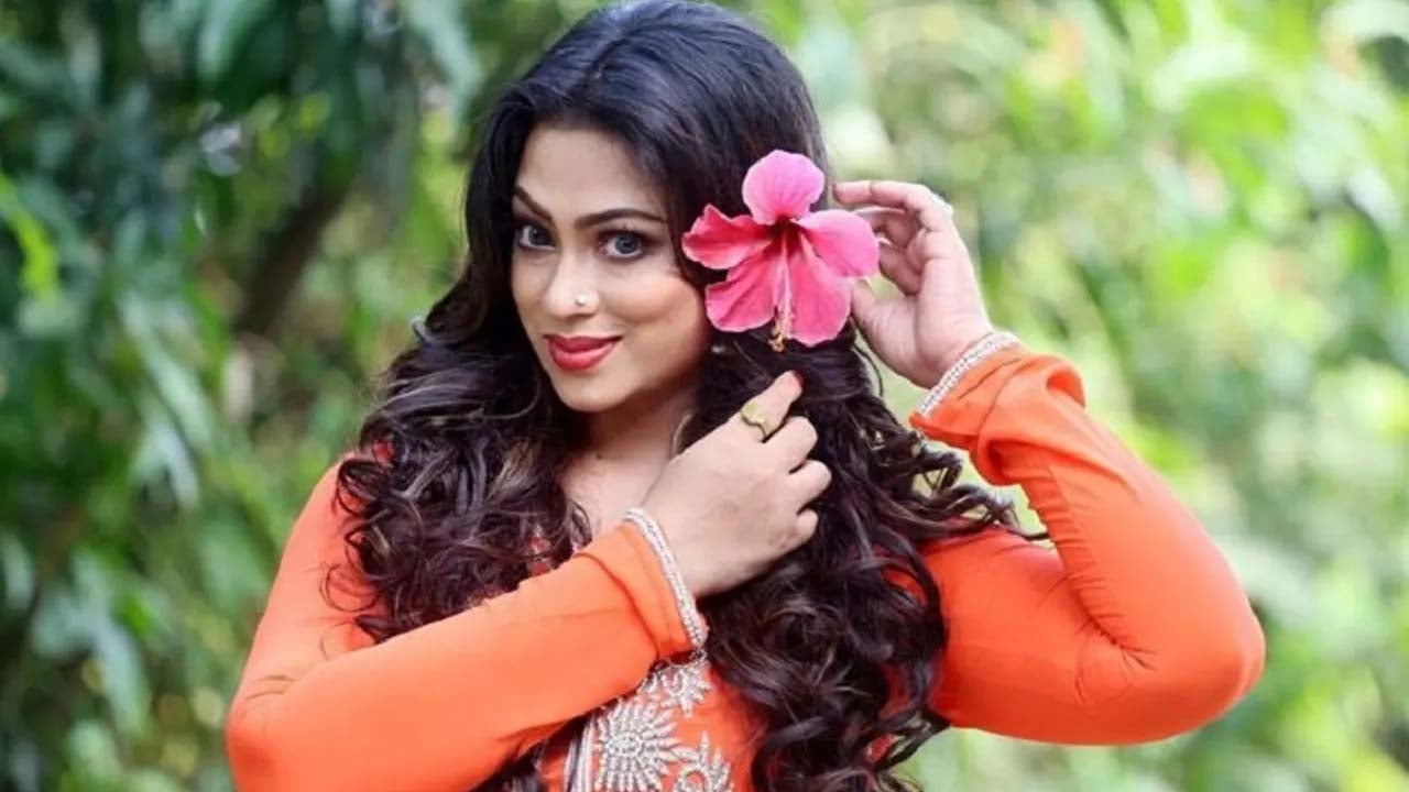 এবার নায়িকা পপিকে আইনি নোটিশ