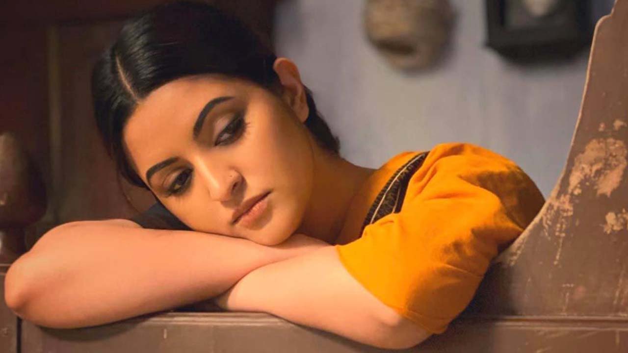 আদালতে পরীমনি, দুপুর দুইটায় আসামিপক্ষের জেরা