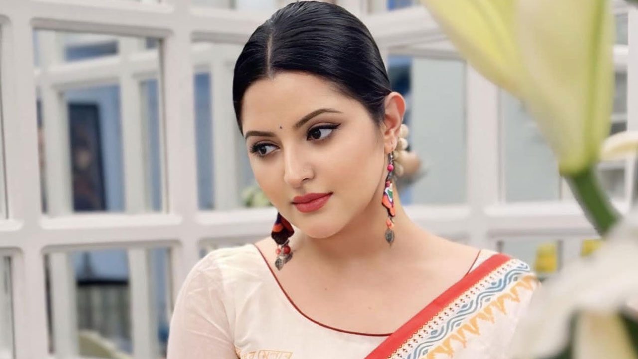 গৃহকর্মী পিংকির বিরুদ্ধে এবার পরীমনির মামলা