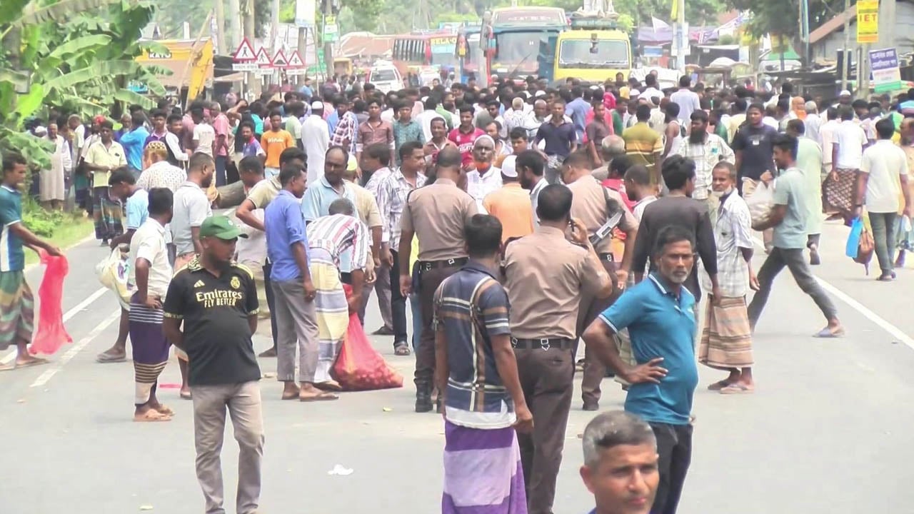 কোল্ড স্টোরেজে আলু সংরক্ষণ ভাড়া ৫ টাকা নির্ধারণের দাবিতে রংপুরে মহাসড়ক অবরোধ
