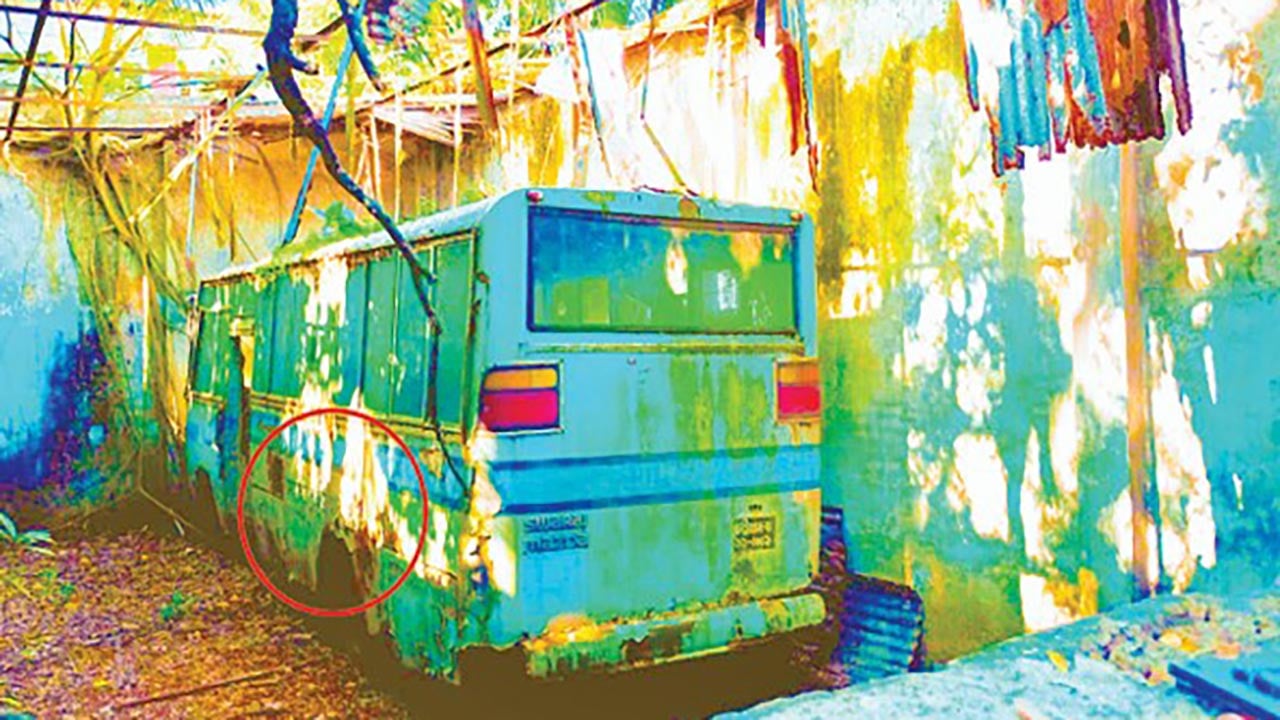 খালেদা জিয়ার উপহারের বাস ১৬ বছর ধরে নষ্ট হচ্ছে গ্যারেজে