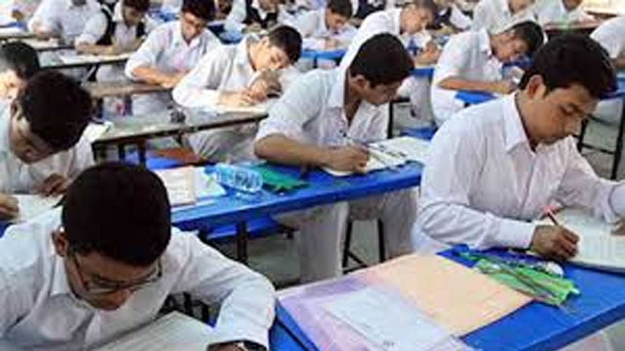 খানসামায় প্রধান শিক্ষকের গাফিলতিতে পরীক্ষা দিতে পারেনি শিক্ষার্থী