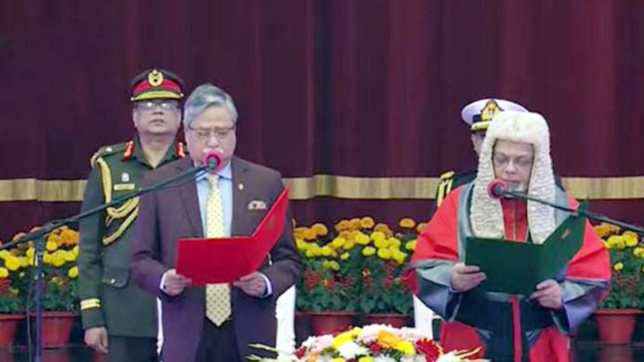 শপথ নিলেন প্রধান বিচারপতি জুবায়ের রহমান চৌধুরী