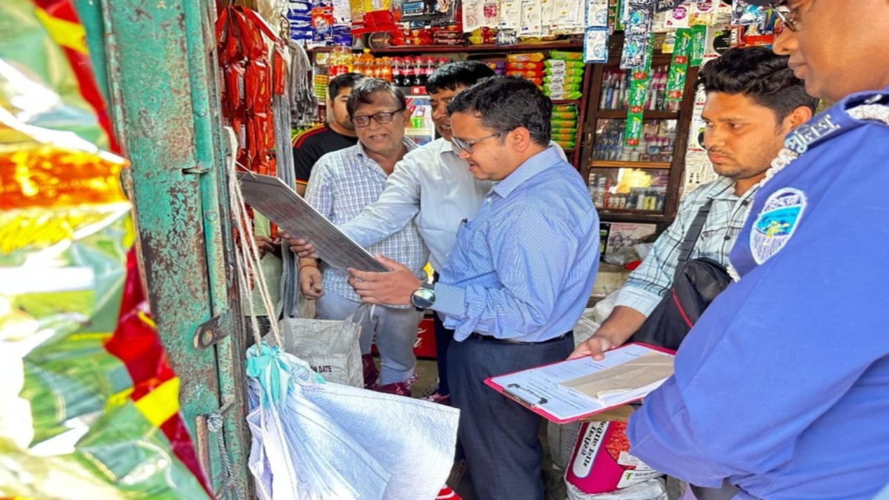 মূল্য তালিকা না রাখায় চার প্রতিষ্ঠানকে জরিমানা