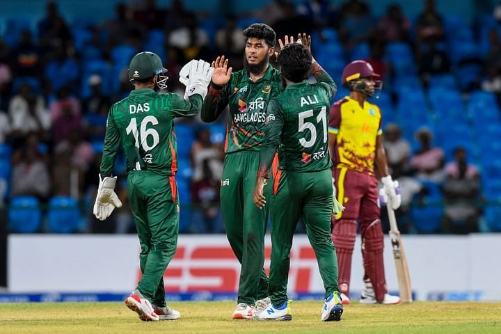 পথের ‘কাঁটা’ চেজকে তুললেন রিশাদ, মোতিকেও!