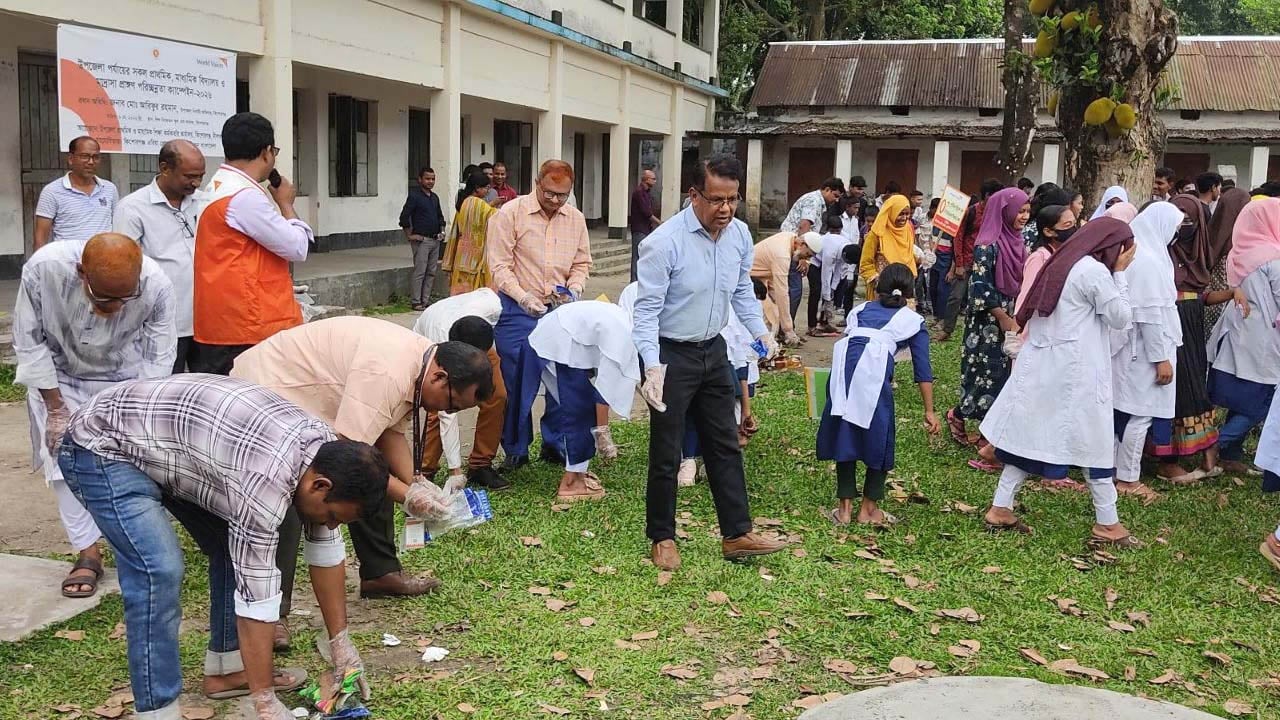 ২৪২ শিক্ষা প্রতিষ্ঠানে পরিচ্ছন্নতা অভিযান