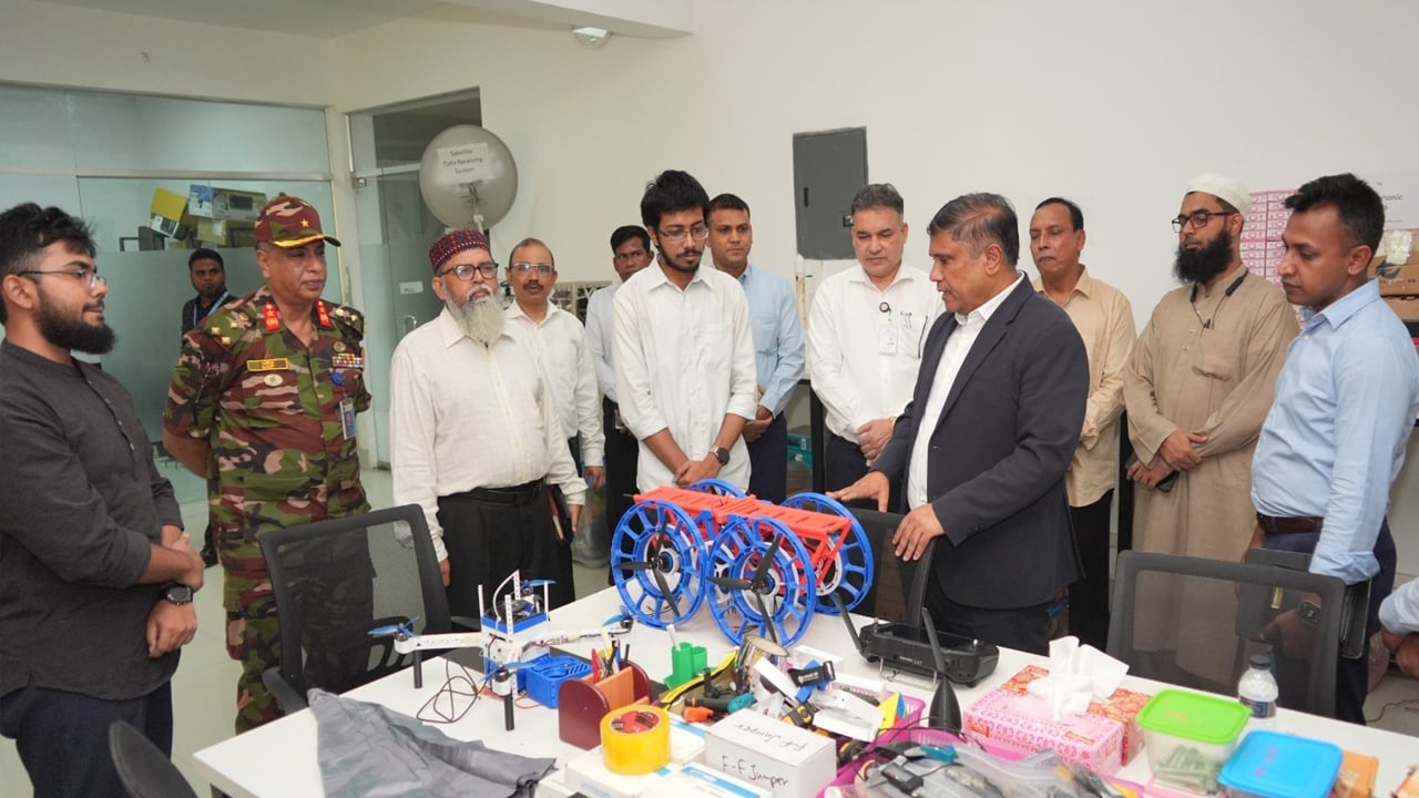 মহাকাশে নিজস্ব স্যাটেলাইট উৎক্ষেপণের নির্দেশনা প্রতিরক্ষা উপদেষ্টার