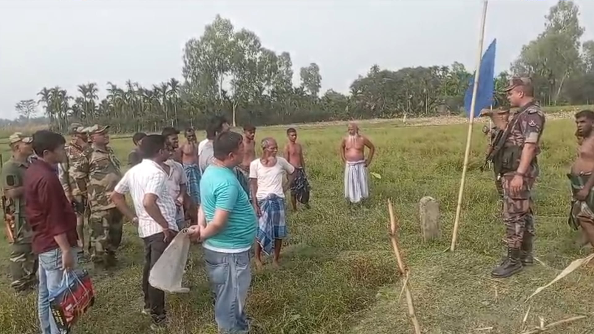 পাটগ্রাম সীমান্তে উত্তেজনা, বিজিবি-বিএসএফ পতাকা বৈঠক