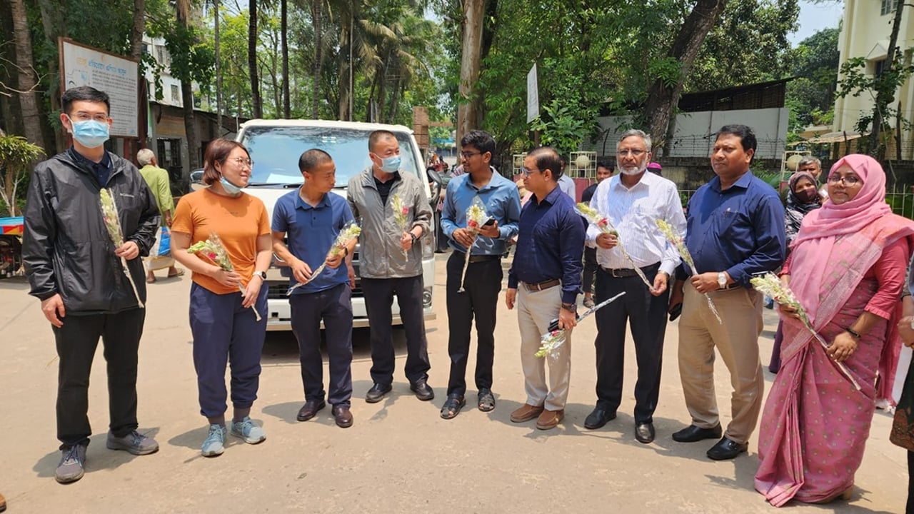 চীনা চিকিৎসক দল পুঠিয়া স্বাস্থ্য কমপ্লেক্সে