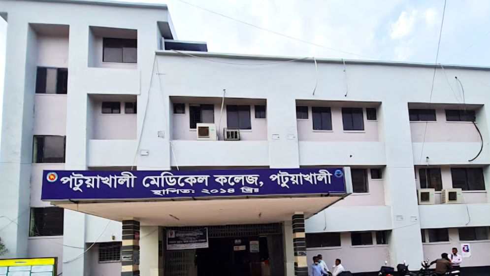 আতশবাজি ফোটাতে গিয়ে শিশুর মৃত্যু, আহত ২