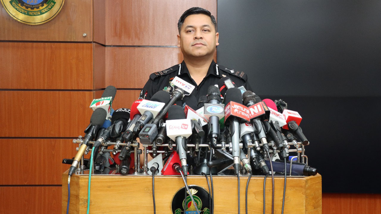 ‘পশুবাহী গাড়িতে চাঁদাবাজি রুখতে র‌্যাবের নজরদারি বাড়ানো হয়েছে’