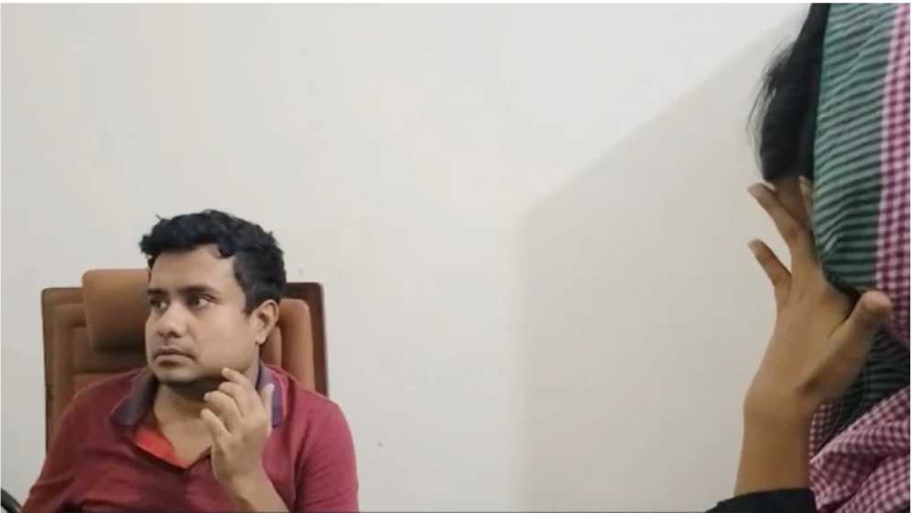 রাবিতে আপত্তিকর অবস্থায় হাতেনাতে ধরা ছাত্রী-শিক্ষক