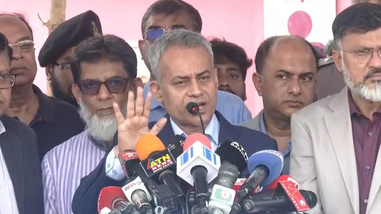 বেশি ভাড়া নিলেই তাৎক্ষণিক ব্যবস্থা: 
সড়কমন্ত্রী