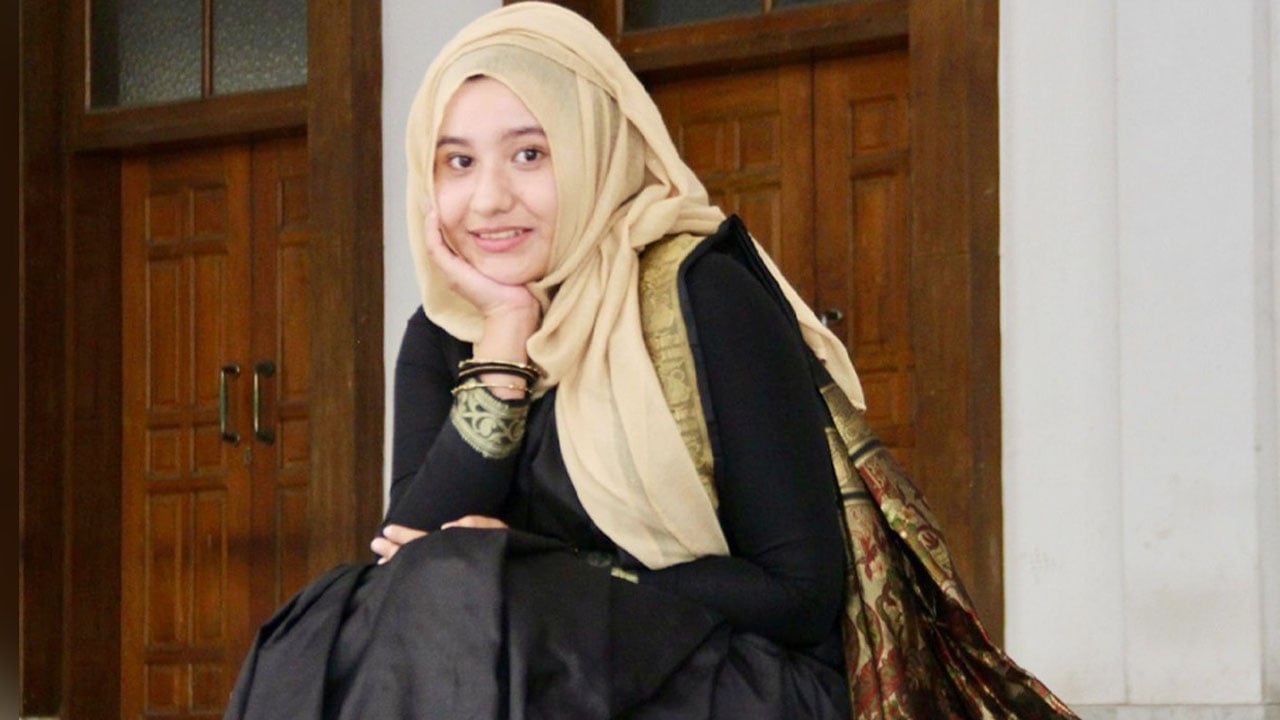 ডাকসু নেত্রীর বাড়িতে আগুন, ককটেল বিস্ফোরণ