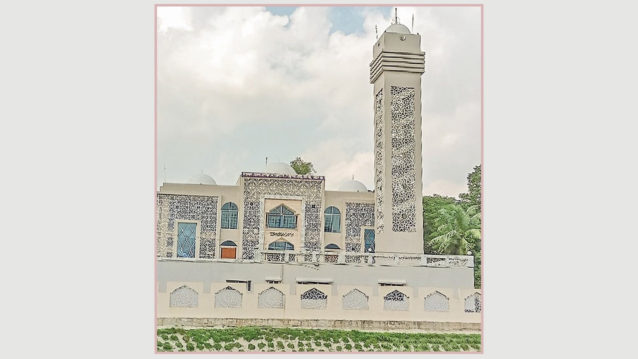 রায়গঞ্জ মডেল মসজিদ নির্মাণে অনিয়মের
অভিযোগ