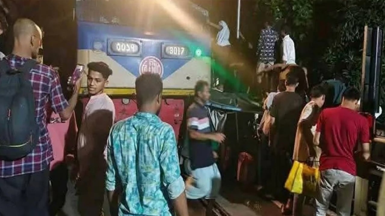 কালুরঘাটে ট্রেন দুর্ঘটনায় তদন্ত কমিটি, ৪ জন বরখাস্ত
