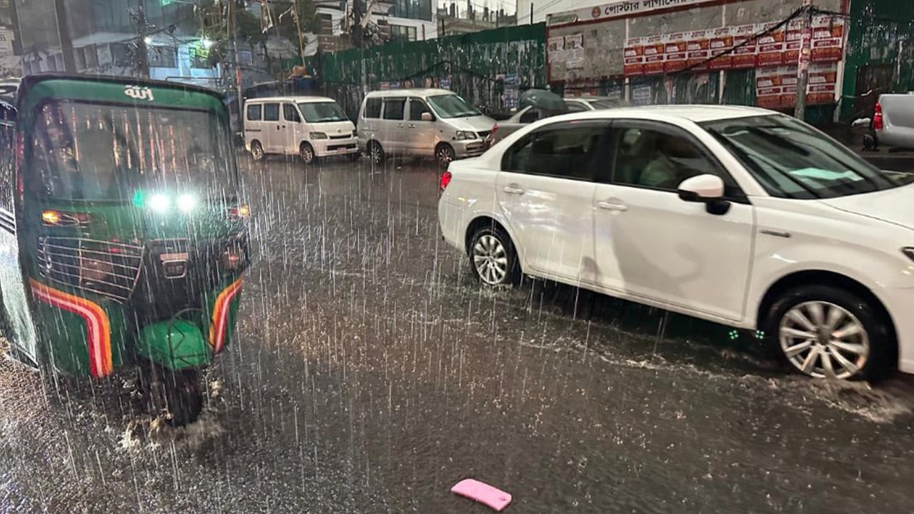 টানা তাপদাহের মধ্যে রাজধানীসহ বিভিন্ন স্থানে স্বস্তির বৃষ্টি