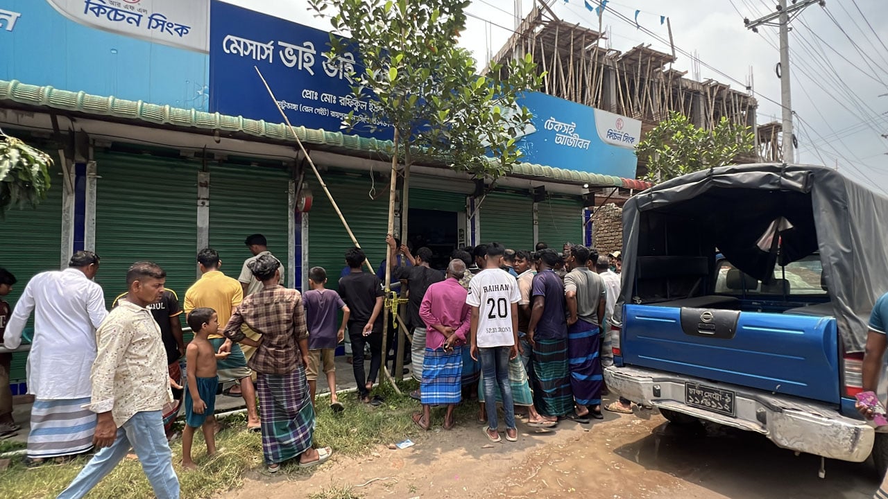 রায়পুরায় দোকানের ভেতর থেকে ব্যবসায়ীর লাশ উদ্ধার