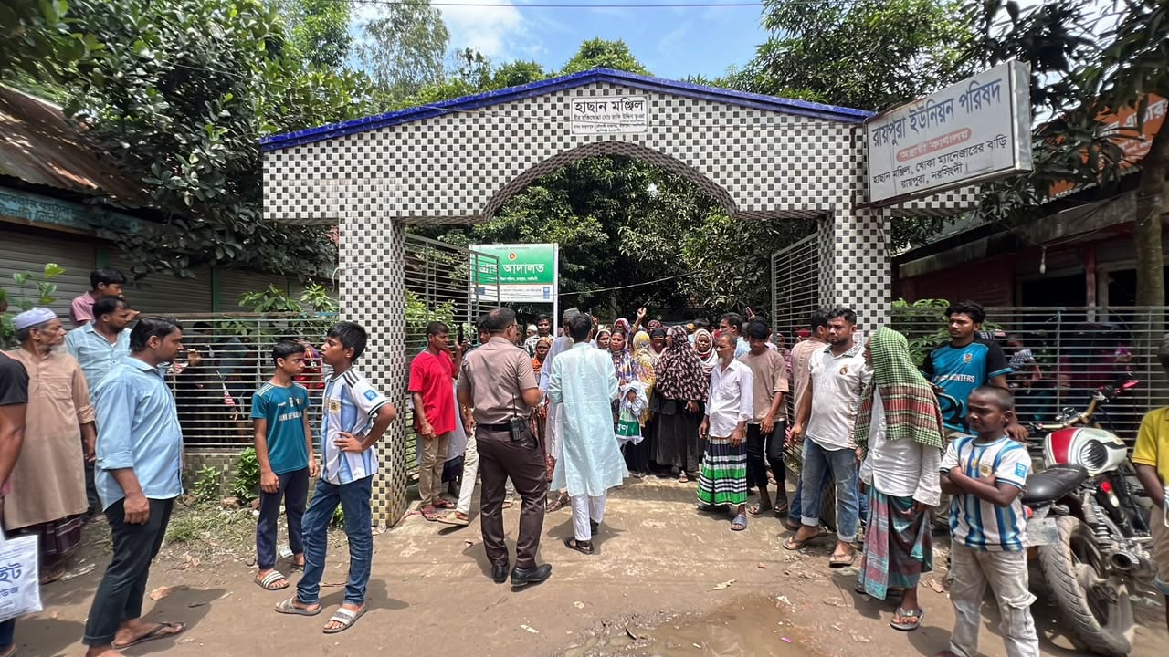 রায়পুরায় বিএনপির নেতাকর্মী ও চেয়ারম্যান সমর্থকদের সংঘর্ষে আহত ৭