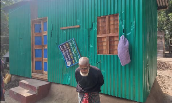 তারেক রহমানের উপহারপ্রাপ্ত দৃষ্টিপ্রতিবন্ধী গফুরের বাড়িতে হামলা ও লুটপাট