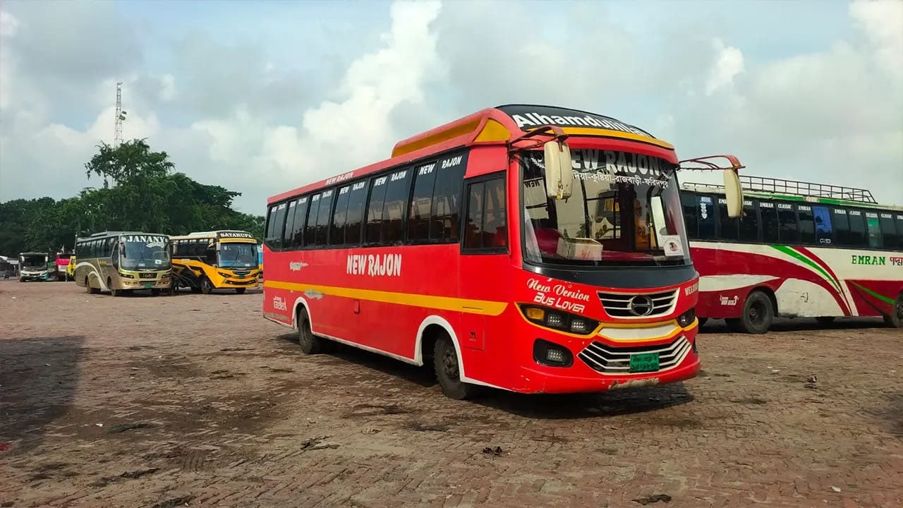 ৪৪ ঘণ্টা পর রাজবাড়ী-ফরিদপুর রুটে বাস চলাচল শুরু