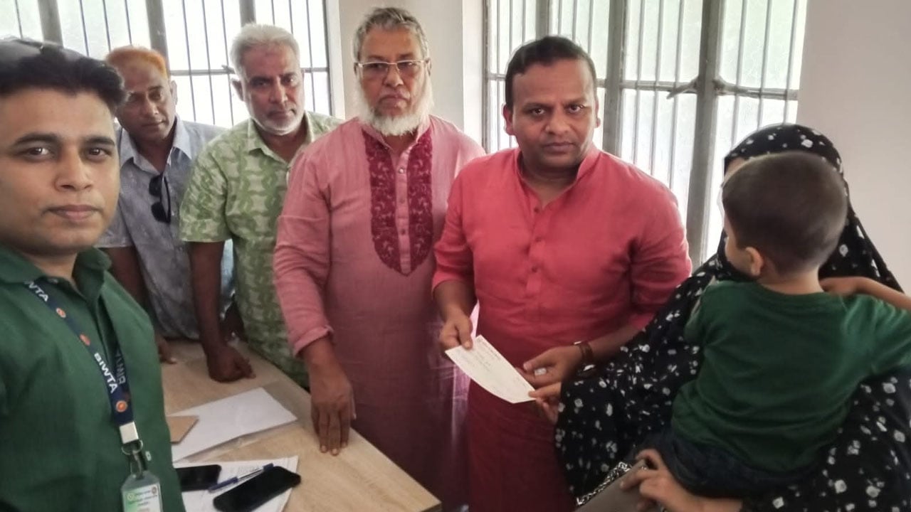 সদরঘাটে লঞ্চ দুর্ঘটনায় নিহত সোহেলের পরিবারকে আর্থিক সহায়তা
