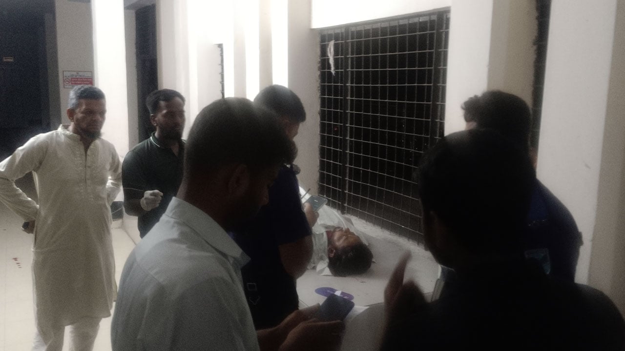 বাসের সঙ্গে মোটরসাইকেল-অটোরিকশা সংঘর্ষে নিহত ২