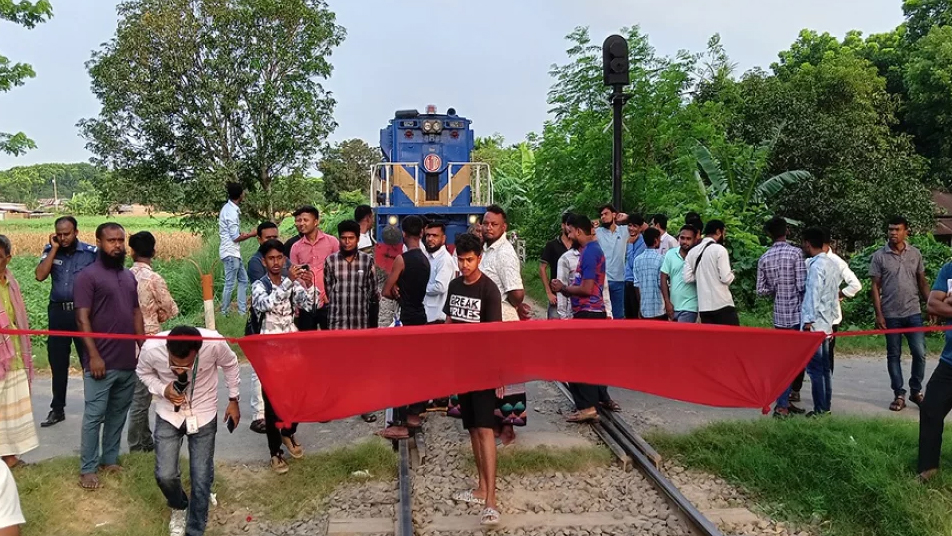 রাজশাহীর সাথে সারা দেশের রেল যোগাযোগ বন্ধ