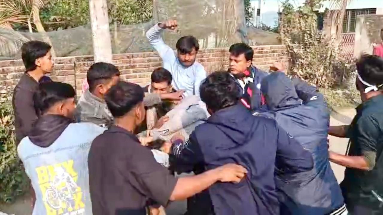 রাজশাহী-৫ আসনে বিএনপি ও বিদ্রোহী প্রার্থীর সমর্থকদের সংঘর্ষ