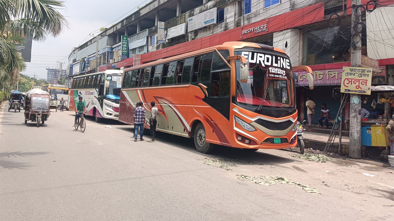২৫ ঘণ্টা পর রাজশাহীর সঙ্গে সারা দেশের বাস চলাচল শুরু