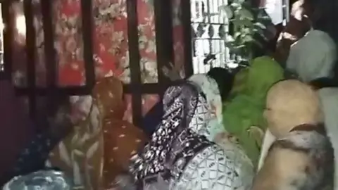 বিয়ের কেনাকাটায় বাবা-মা বাজারে, গলায় ওড়না পেঁচিয়ে মেয়ের মৃত্যু  