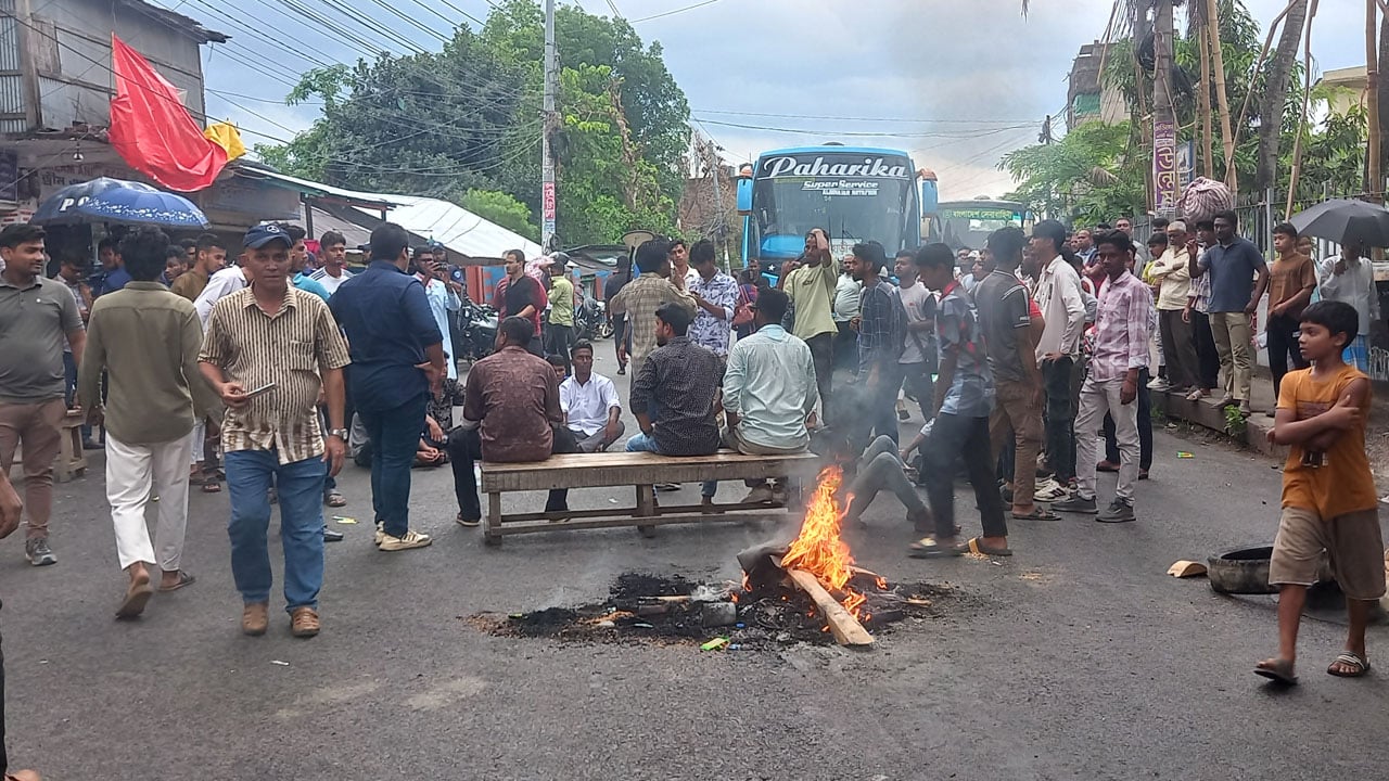 রাঙামাটিতে ছাত্রদলের কমিটি বাতিলের দাবিতে সড়ক অবরোধ