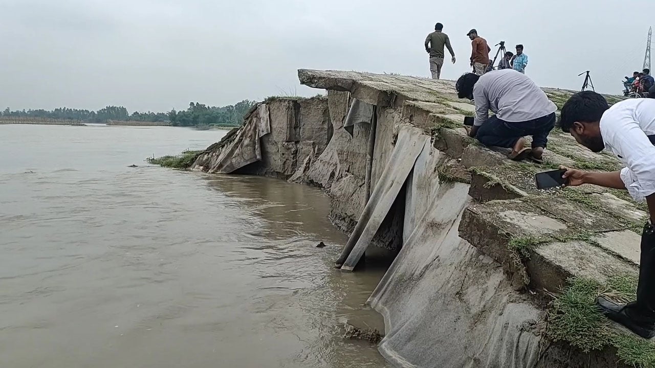 রংপুরে তিস্তা সেতুর বাঁধে ভাঙন