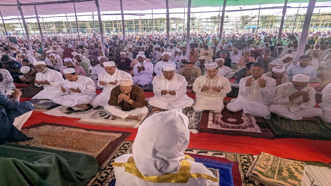 রংপুর কালেক্টরেট ময়দানে ঈদুল আজহার জামাত অনুষ্ঠিত