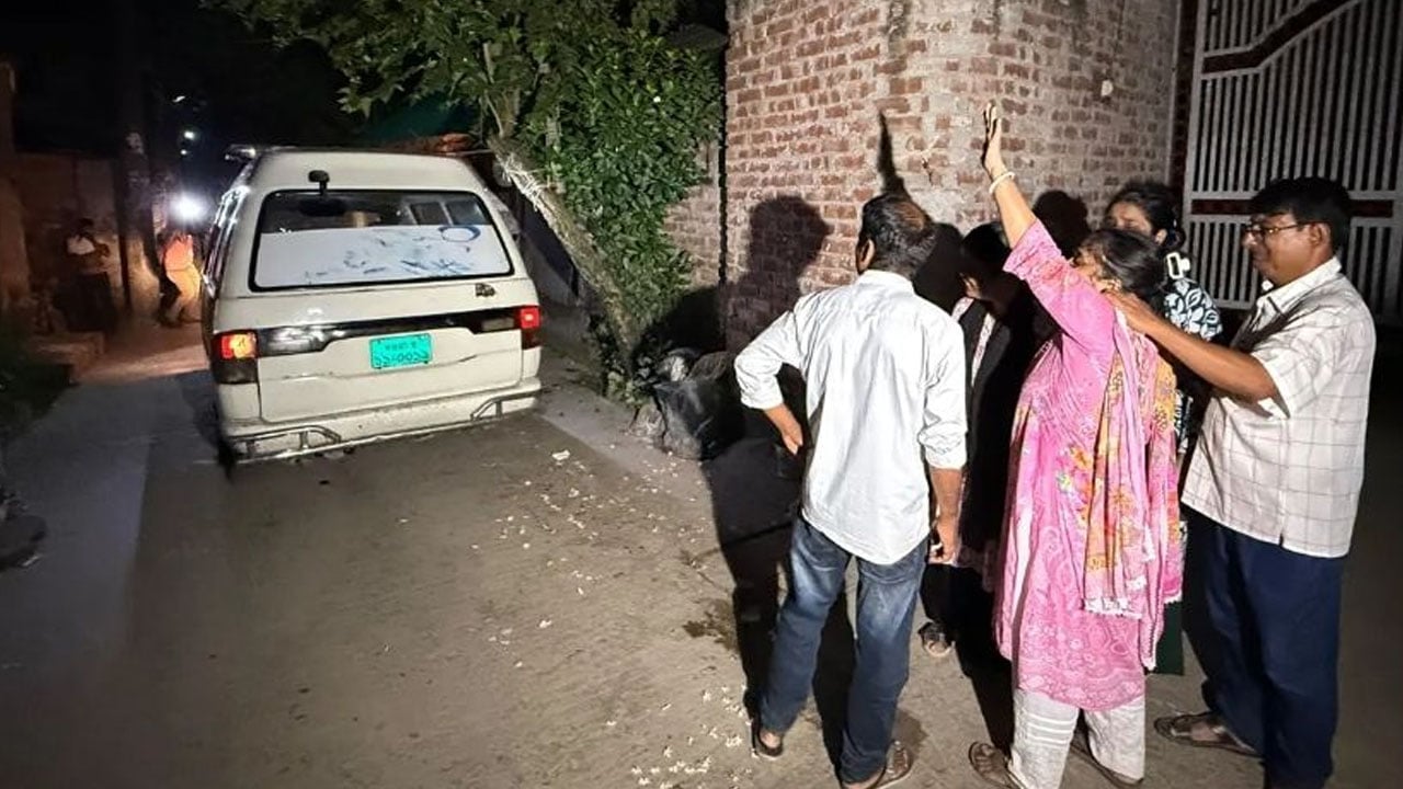 রংপুরে এক পরিবারের চারজনকে হত্যা, তিন যুবক আটক