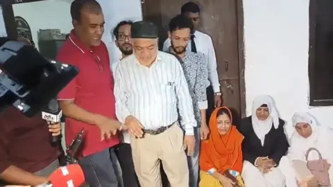 রংপুর আইনজীবী সমিতির বিরুদ্ধে নবীন আইনজীবীদের বিক্ষোভ