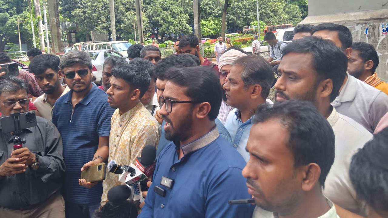 স্বরাষ্ট্র উপদেষ্টার নির্দেশ ছাড়া নুরকে হামলা সুযোগ নেই : রাশেদ খান