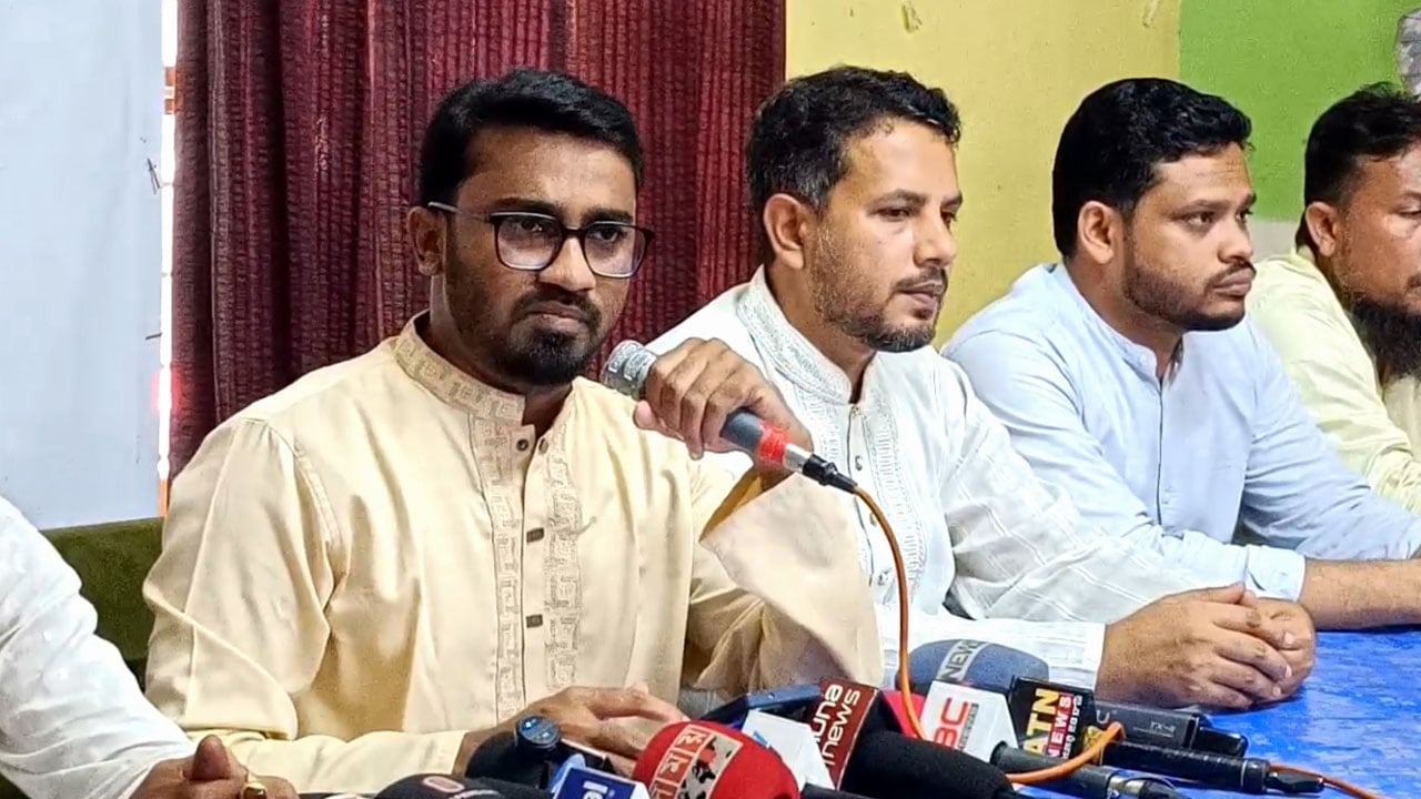 অন্তর্বর্তী সরকার প্রধানের পদত্যাগ চায়নি গণঅধিকার: রাশেদ খান