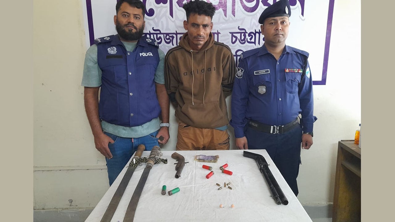 রাউজানে ফার্মে মিলল অস্ত্র–গুলি, ১৫ মামলার আসামি গ্রেপ্তার