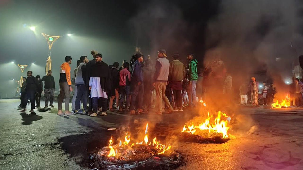 রাবিতে কলেজ শিক্ষার্থীর মৃত্যু: মহাসড়ক অবরোধ করে স্থানীয়দের বিক্ষোভ
