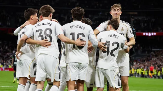 ভালভার্দের জোড়া গোলে এলচেকে উড়িয়ে বার্সার ঘাড়ে নিঃশ্বাস রিয়ালের