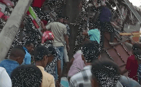 কুমিল্লায় বাস দুর্ঘটনায় নিহত ২, আহত ১৫