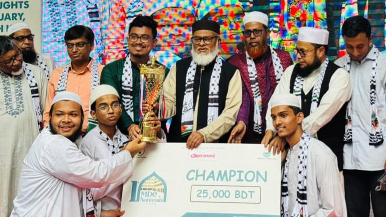 মঙ্গলবার রাজধানীর যাত্রাবাড়ীতে তামিরুল মিল্লাত কামিল মাদ্রাসা প্রাঙ্গণে বিতরণ অনুষ্ঠানে প্রধান অতিথির বক্তব্যে ধর্ম উপদেষ্টা