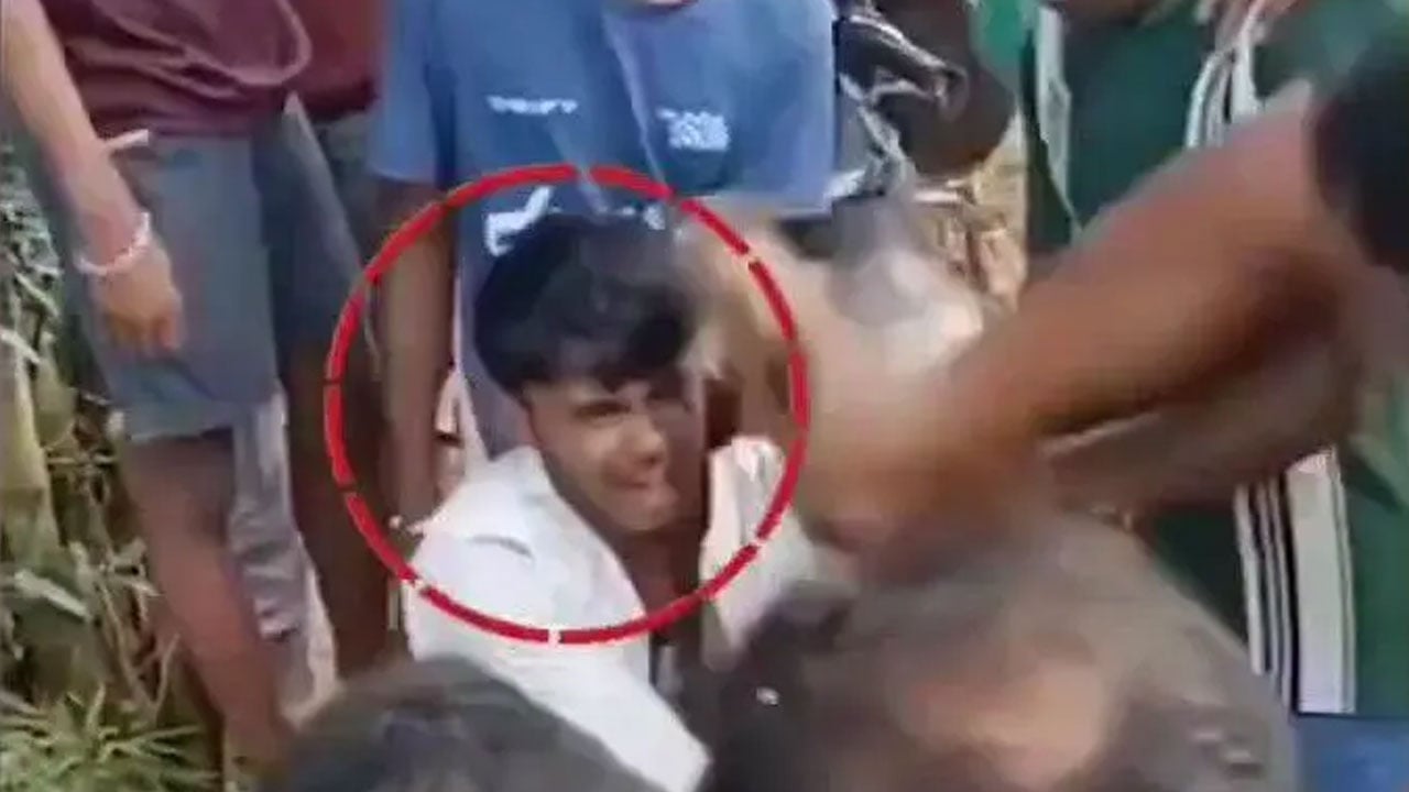 মুসলিম যুবককে ‘জয় শ্রীরাম’ বলানোর অভিযোগ