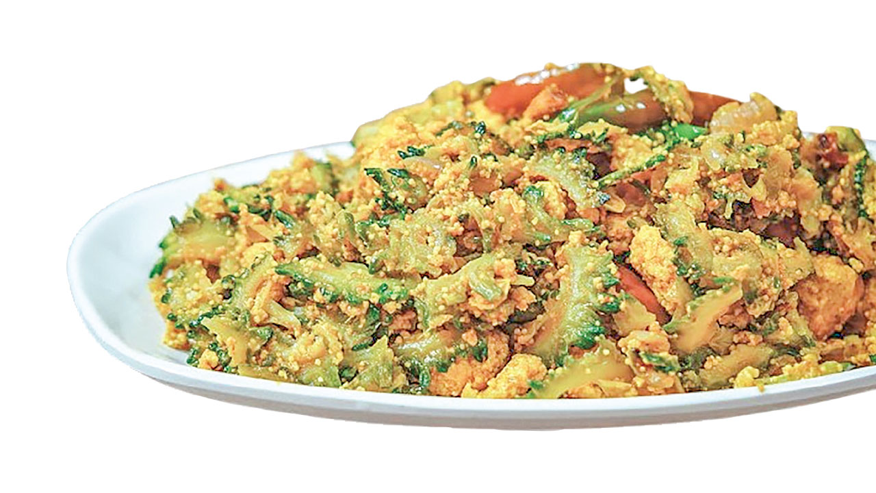 রুই-মাছের-ডিম-দিয়ে-করলা