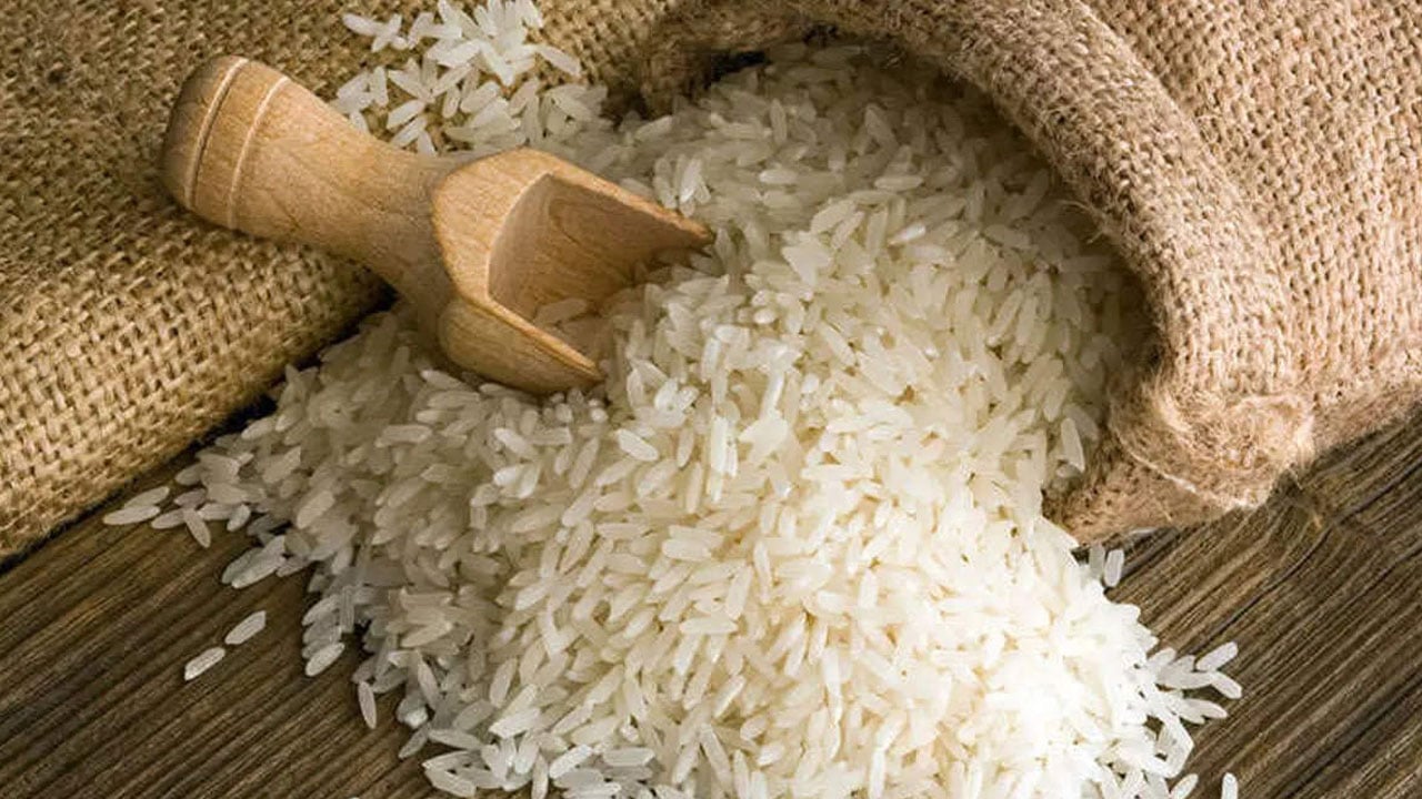 চালের দাম বাড়ানোর সুযোগ খুঁজছে সিন্ডিকেট