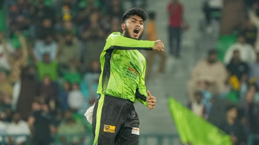 লাহোরকে ফাইনালে তুলে রিশাদ পেলেন সোনার আইফোন