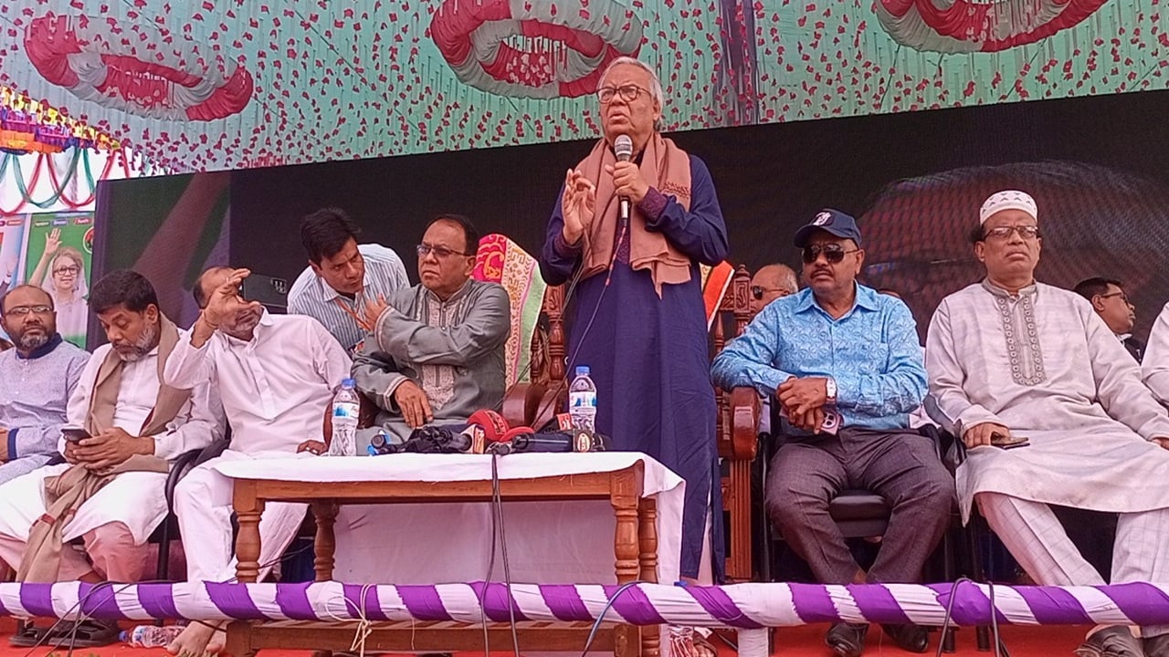 হাসিনা ক্ষমতায় থাকলে আমাদের ফাঁসি দিতো: রিজভী